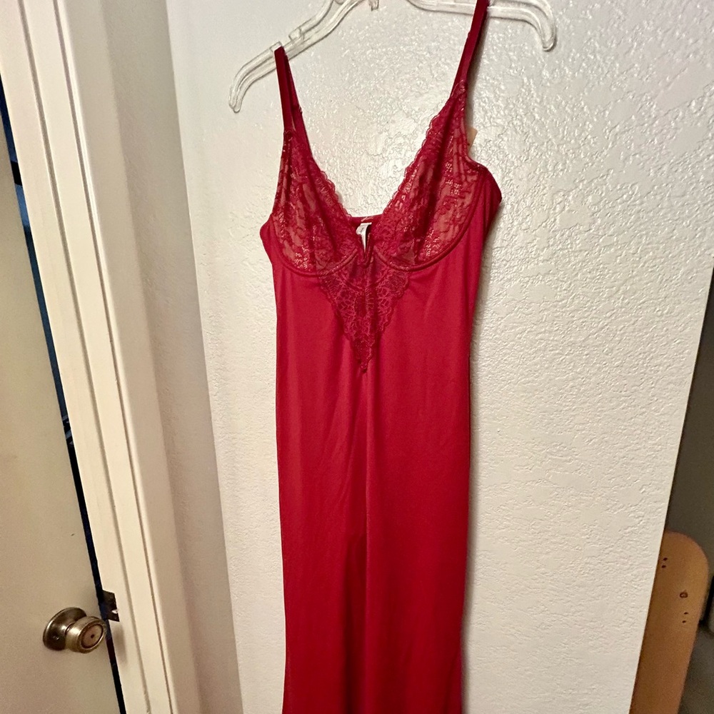 Popilush slip dress shape wear size medium maroon/ wine  size medium NWT